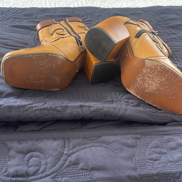 COACH Western Bootie Burnish Marigold Bronze Leather Boots Wmn’s Sz 5 *EUC* - Picture 5 of 5